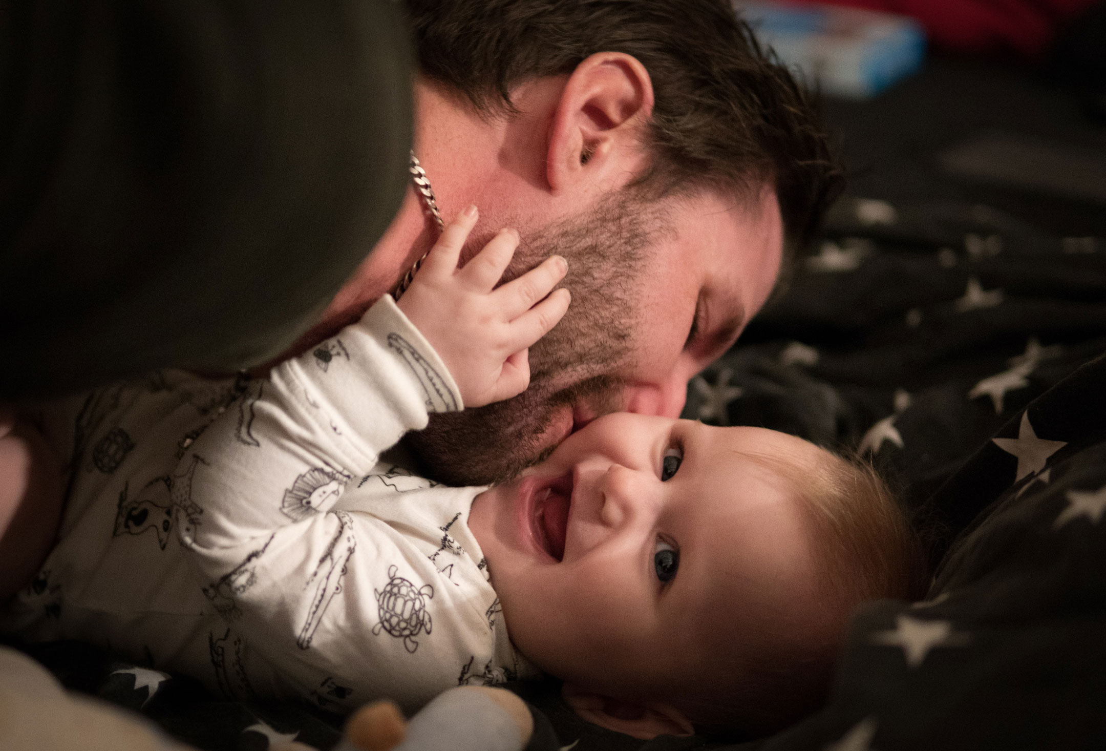 dad-playing-with-baby-on-floor2160