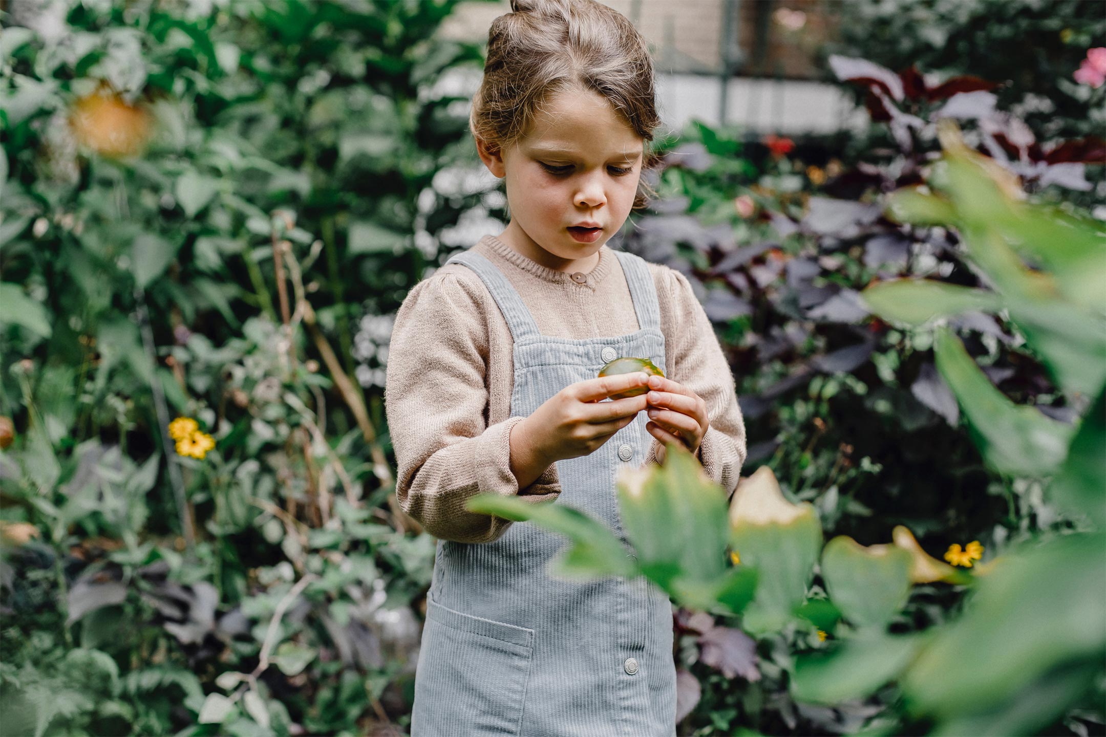 urban-foraging-child2160