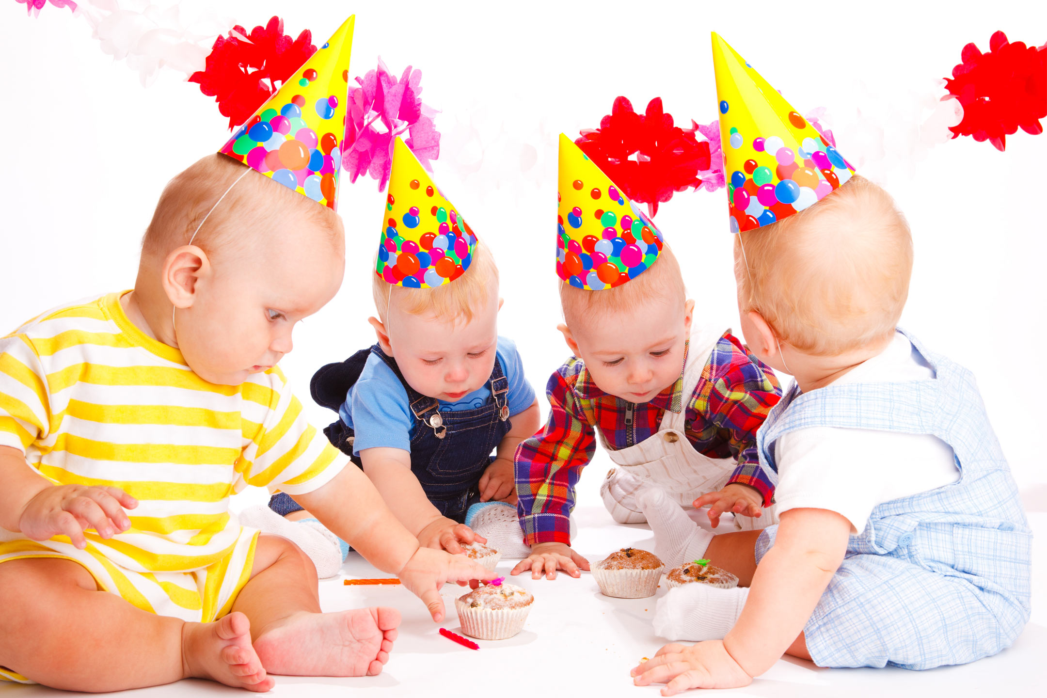 babies-with-party-hats-cupcakes2160