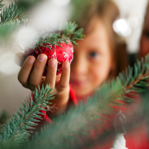 mum-and-child-decorating-the-Christmas-tree2160