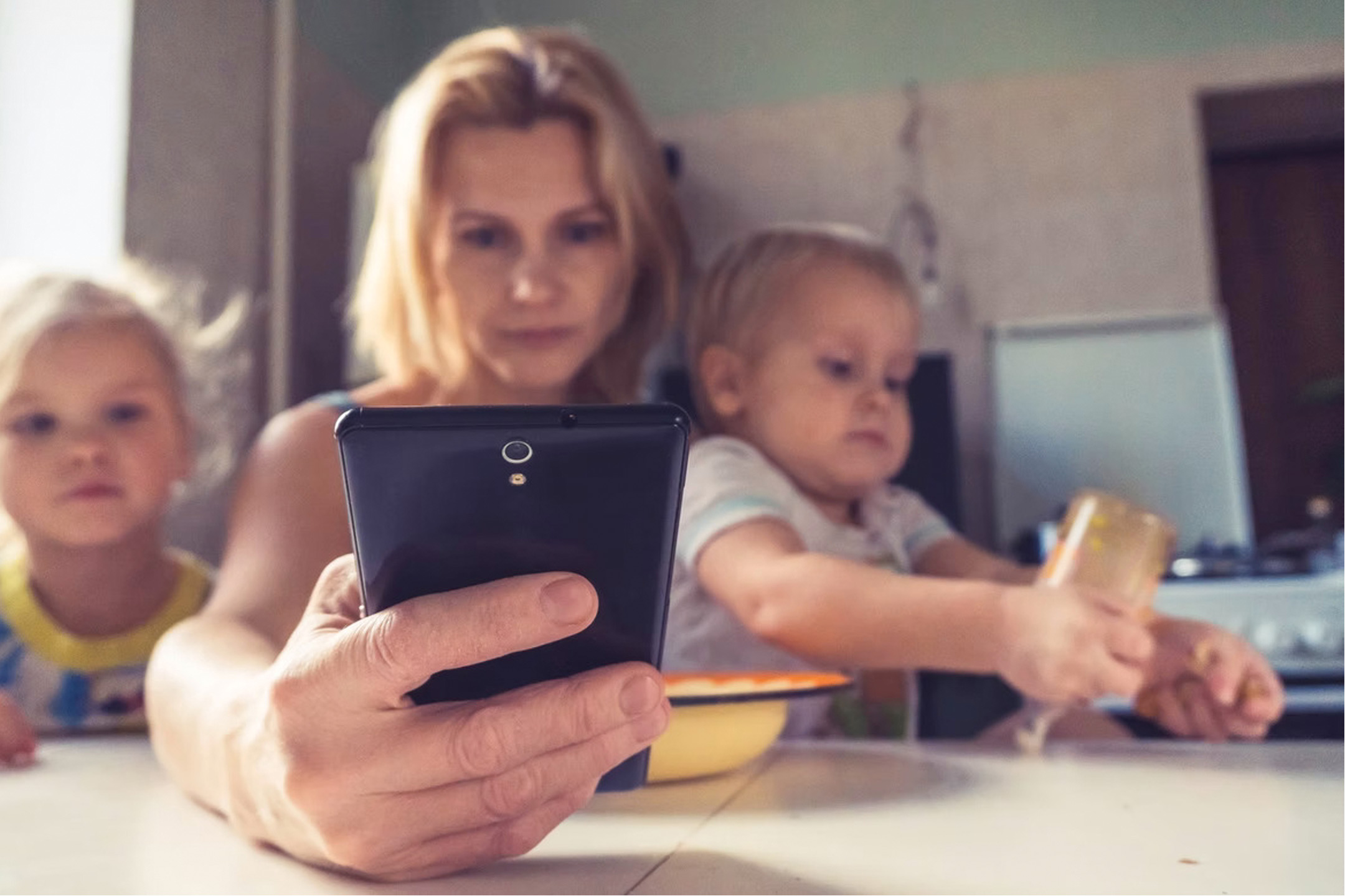 hassled-mother-on-smart-phone2160