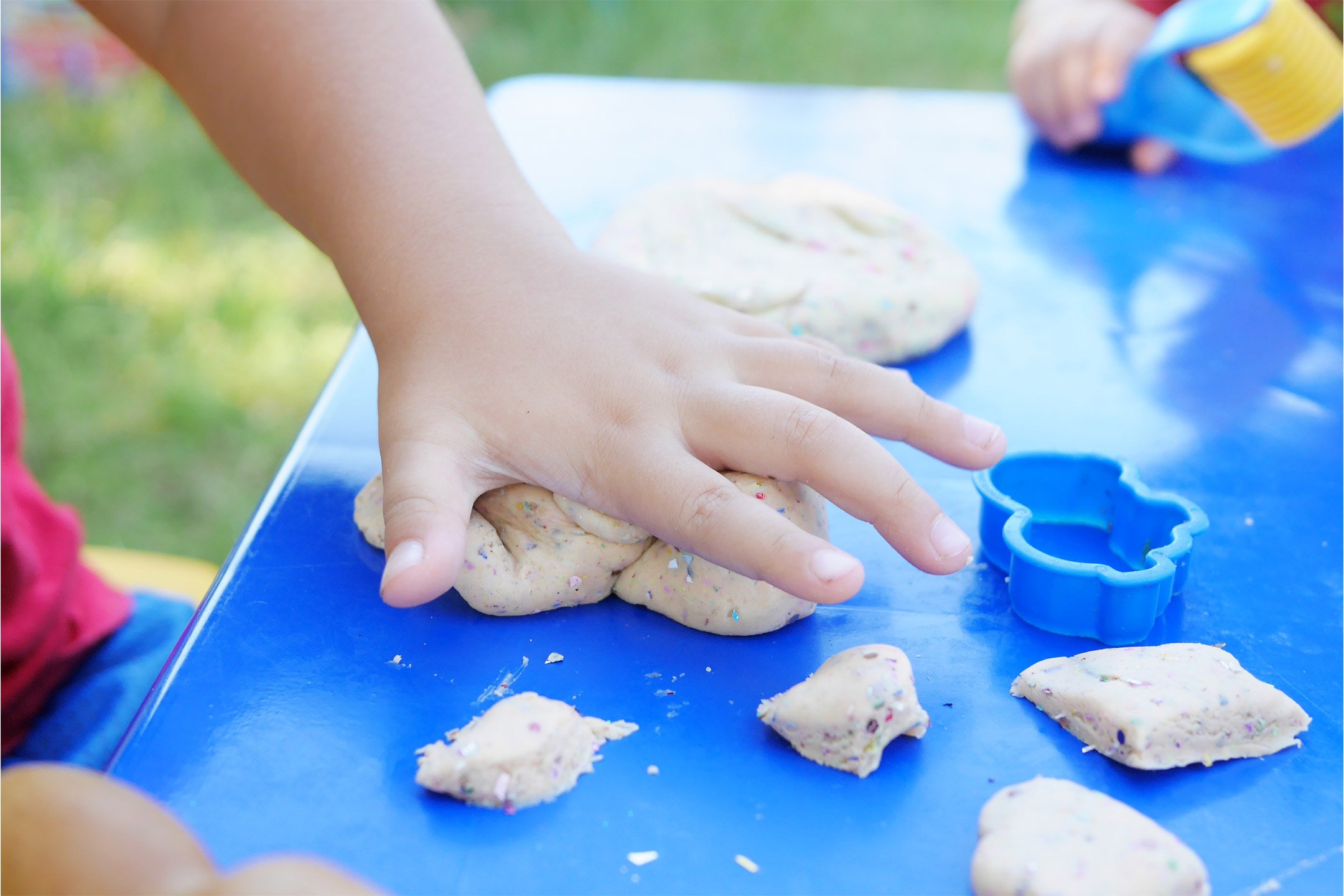 kindy-child-s-hand2160